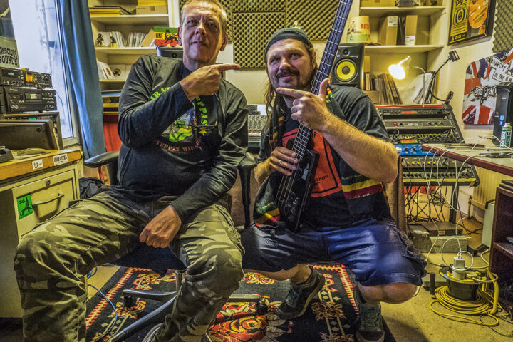 Conscious Sounds Studio, London Homerton, UK, Dougie aux manette pour mon ami Noise Zion