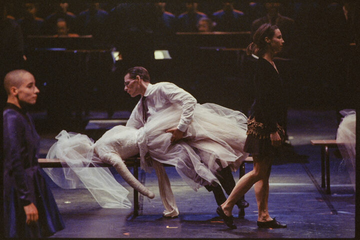 Les Noces d'Igor Stravinsky mis en scène par Angelin Preljocaj