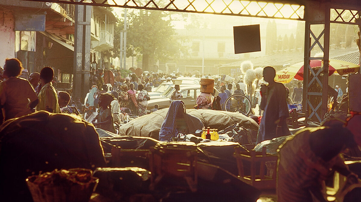 Lever du soleil sur le marcher de Bamako