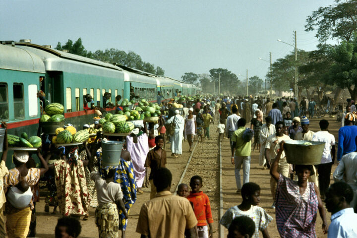 Mali, Train Bamako/Dakar, restauration à l'arrêt du train