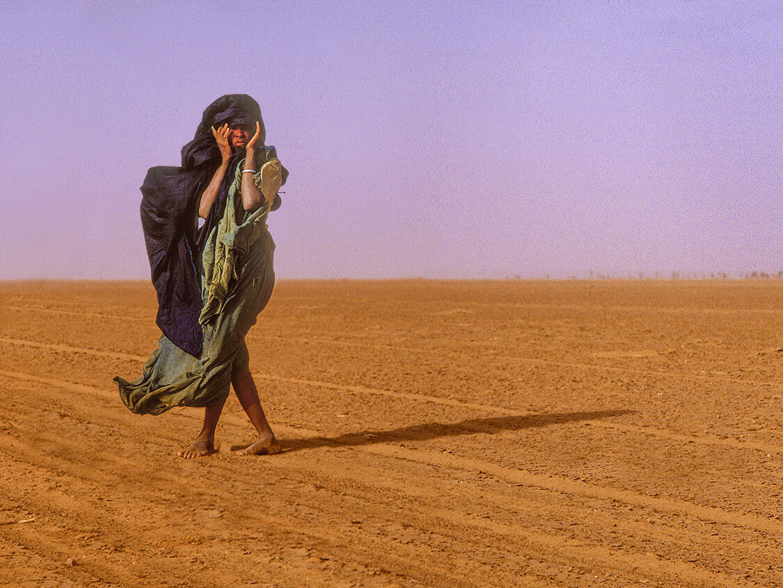 Rencontre dans le désert du Tanezrouft, Algérie