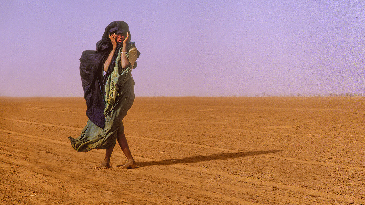 Rencontre dans le désert du Tanezrouft, Algérie